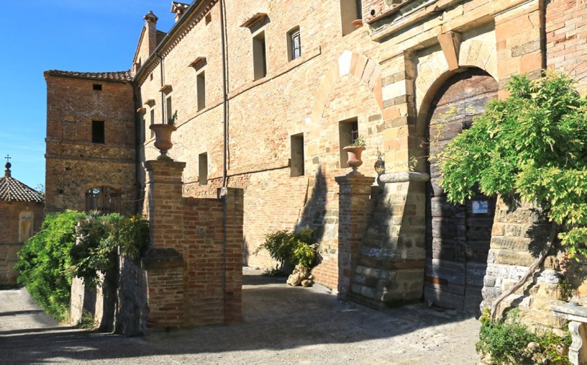 For sale castle in quiet zone Montalcino Toscana foto 14
