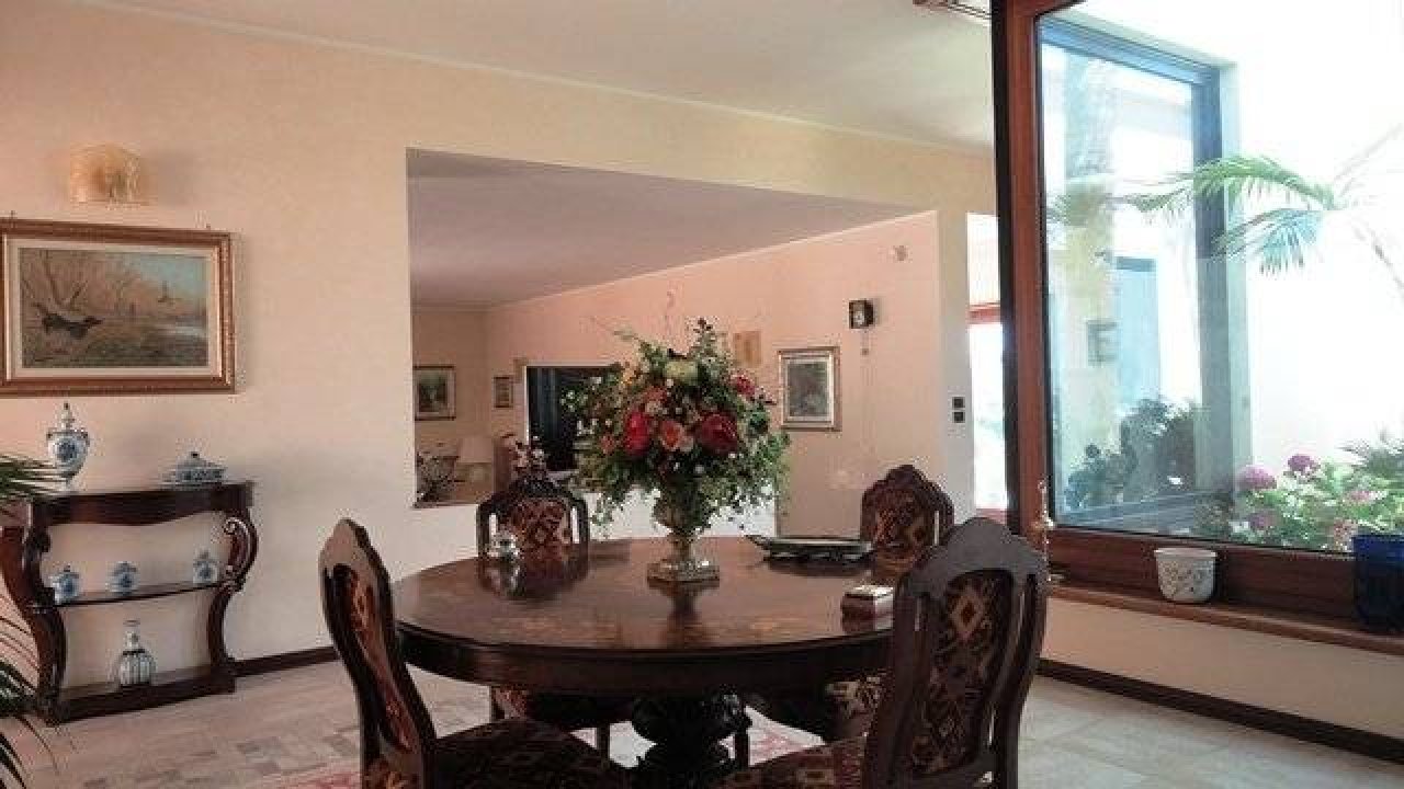 A vendre villa in zone tranquille Lecce Puglia foto 4
