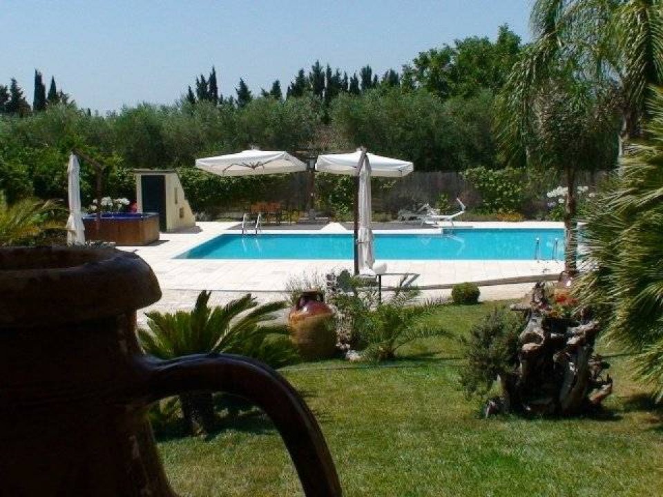 Se vende villa in zona tranquila Lecce Puglia foto 2