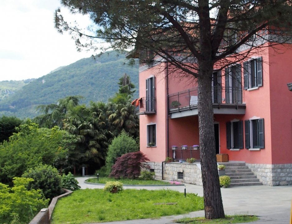 For sale villa in quiet zone Como Lombardia foto 2