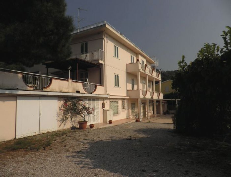 Se vende villa in zona tranquila Salerno Campania foto 3