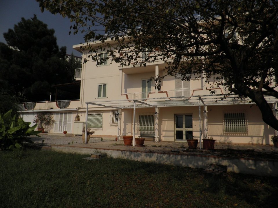 Se vende villa in zona tranquila Salerno Campania foto 14