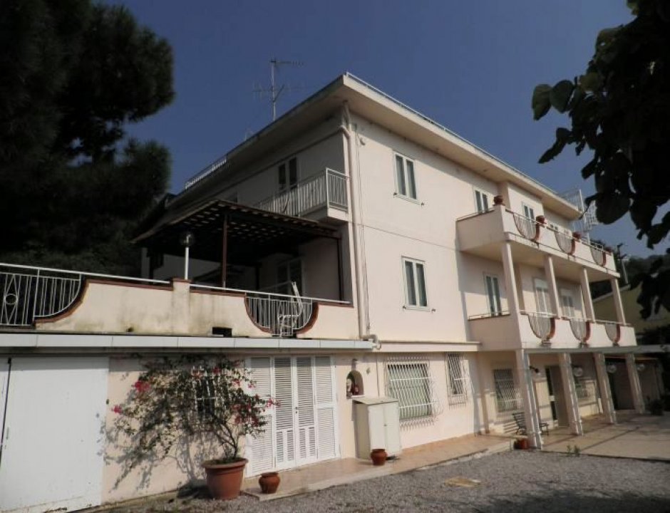 Se vende villa in zona tranquila Salerno Campania foto 2