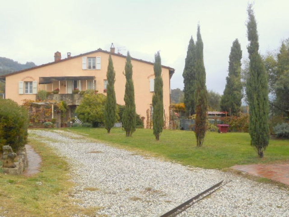 For sale cottage in quiet zone Lucca Toscana foto 3