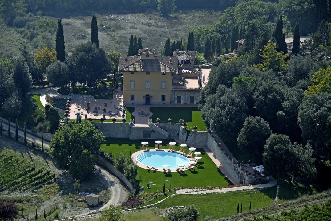For sale real estate transaction in quiet zone Radda in Chianti Toscana foto 1