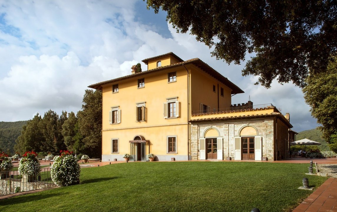 For sale real estate transaction in quiet zone Radda in Chianti Toscana foto 2