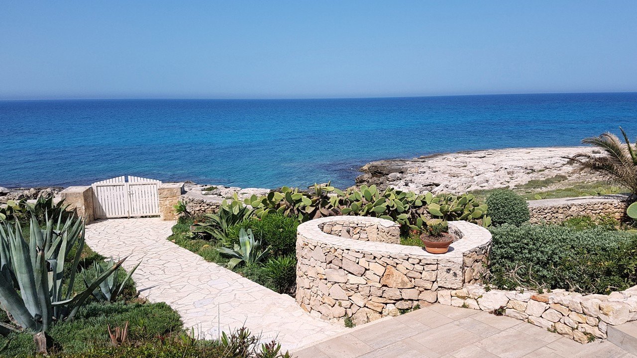 Se vende villa by the mar Racale Puglia foto 23