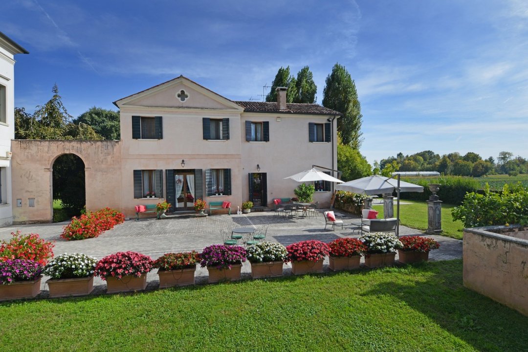 Se vende villa in zona tranquila Villorba Veneto foto 1