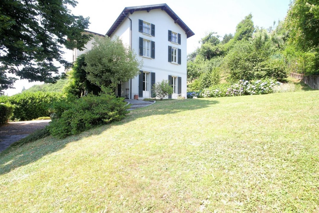 For sale villa in quiet zone Calco Lombardia foto 2