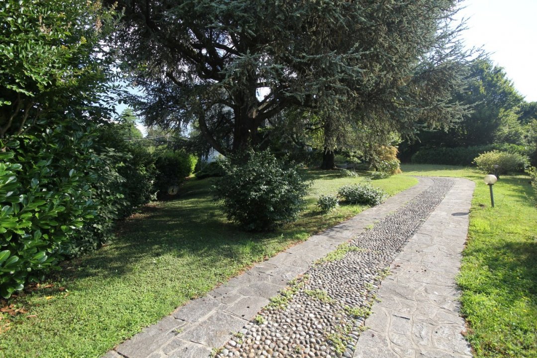 For sale villa in quiet zone Calco Lombardia foto 5