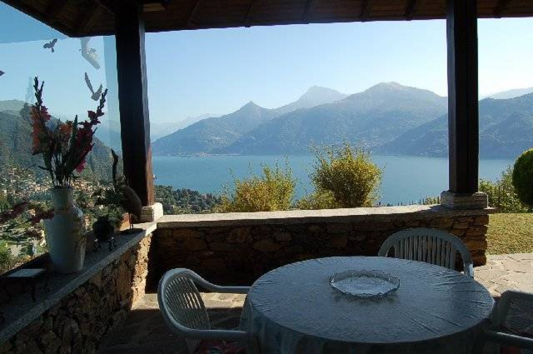 Se vende villa by the lago Menaggio Lombardia foto 5