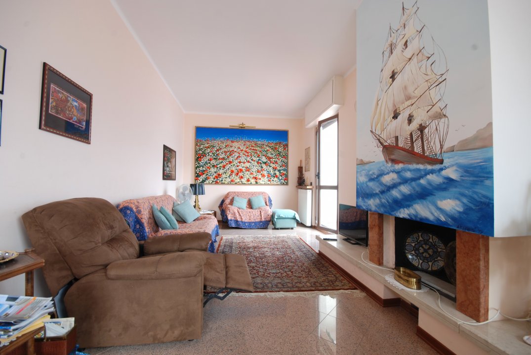 For sale penthouse by the sea Laigueglia Liguria foto 3
