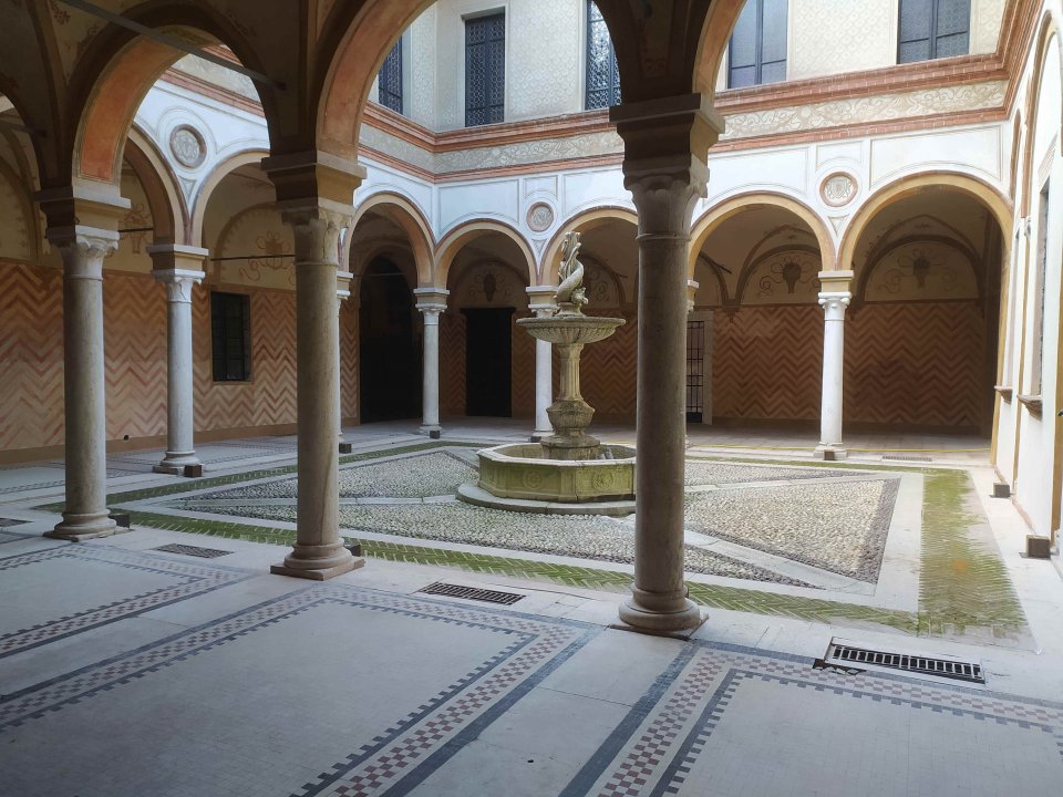 Rent palace in city Cremona Lombardia foto 11