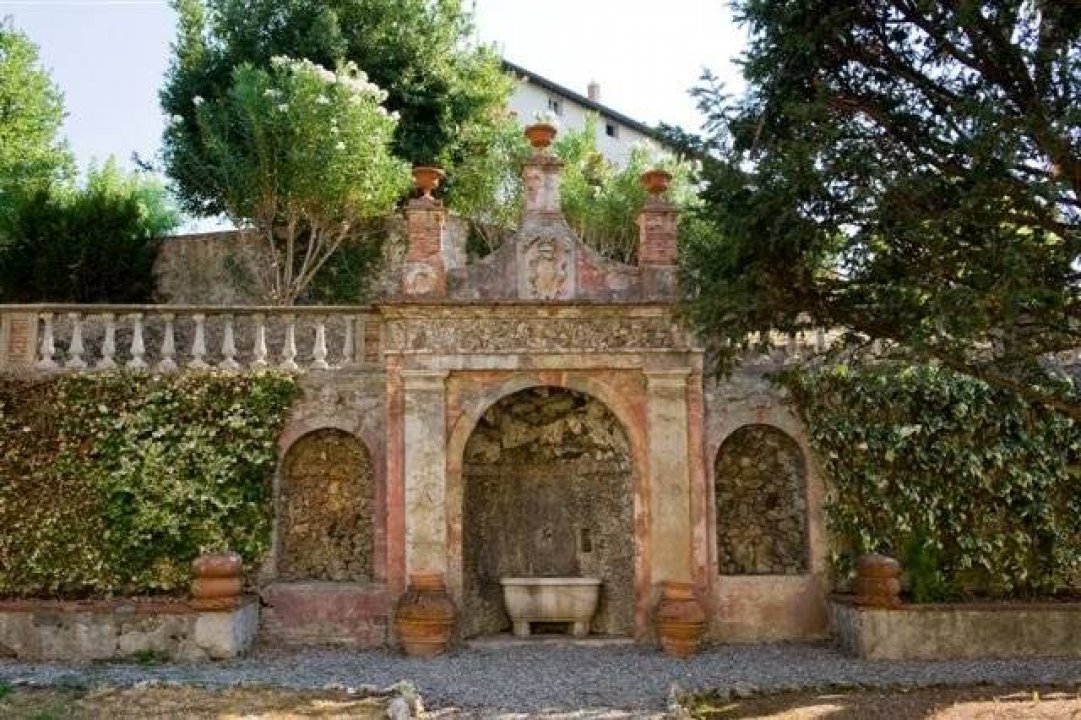 For sale villa in quiet zone Lucca Toscana foto 6