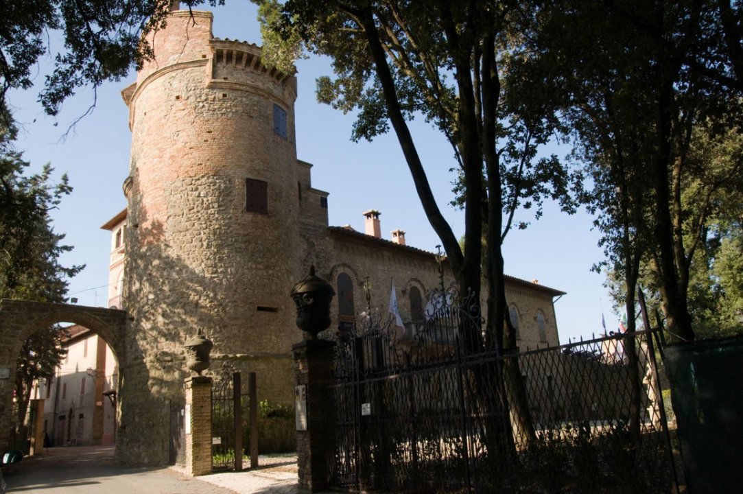 Se vende castillo in zona tranquila Deruta Umbria foto 43