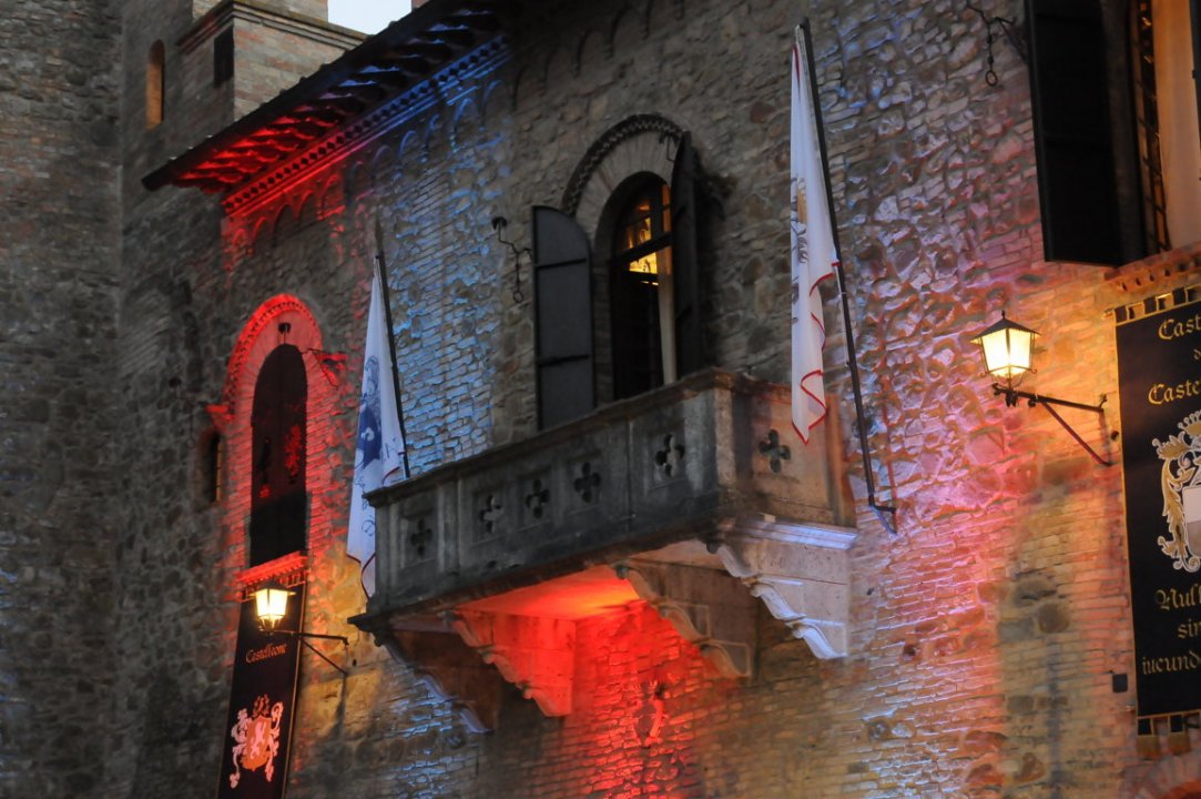 Se vende castillo in zona tranquila Deruta Umbria foto 50