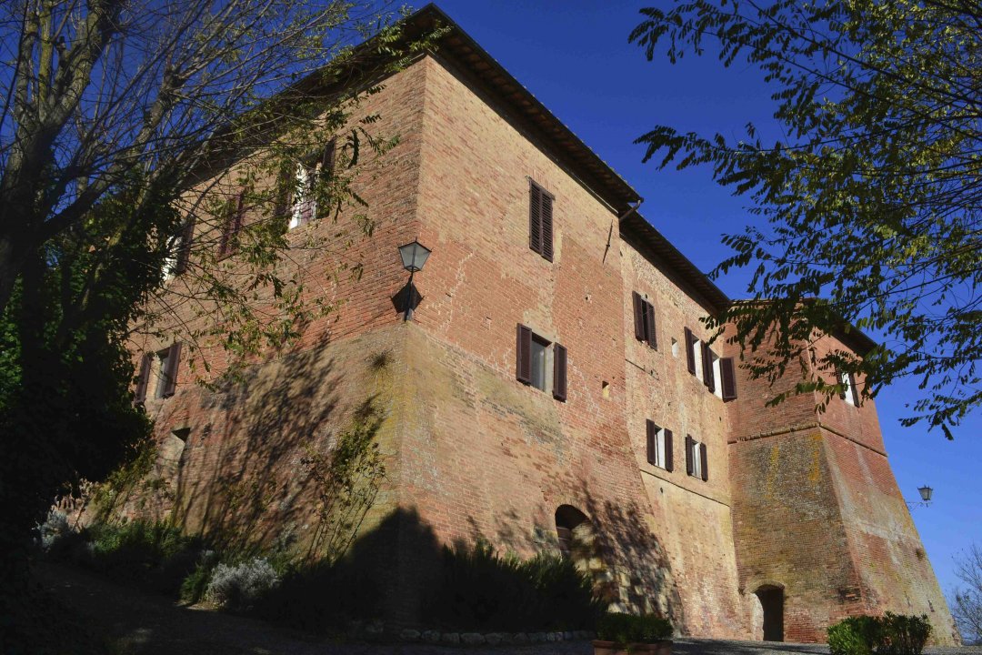 For sale castle in quiet zone Siena Toscana foto 18