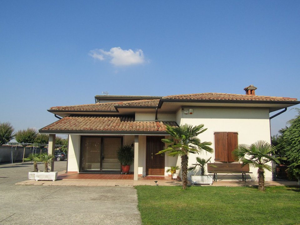 Se vende villa in zona tranquila Verolavecchia Lombardia foto 2
