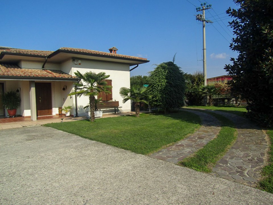 Se vende villa in zona tranquila Verolavecchia Lombardia foto 3
