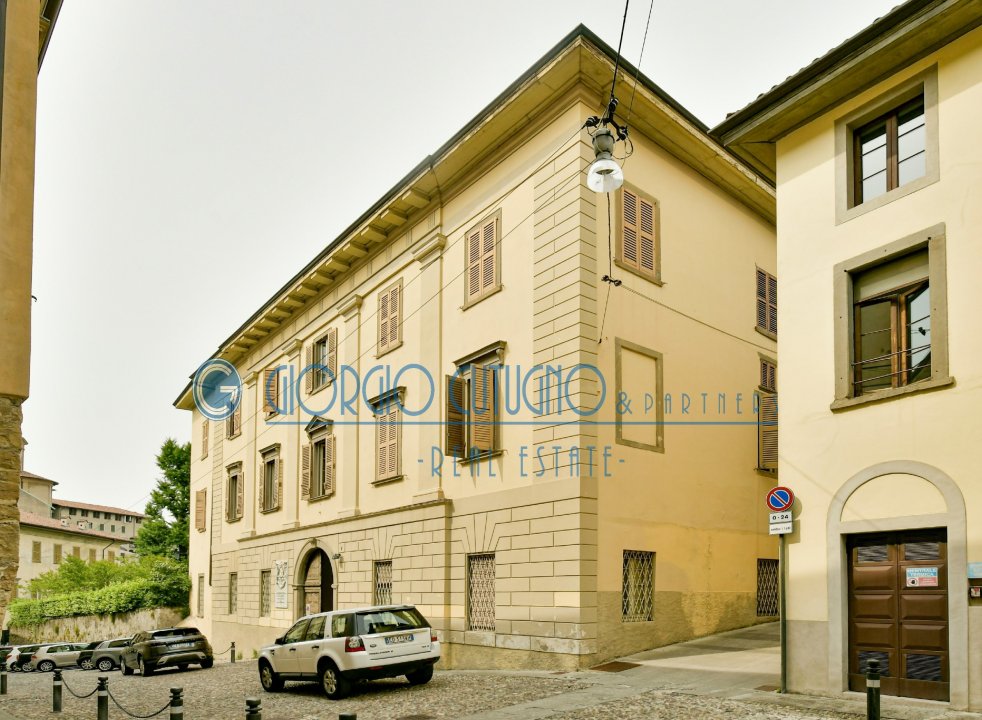 For sale palace in city Bergamo Lombardia foto 1