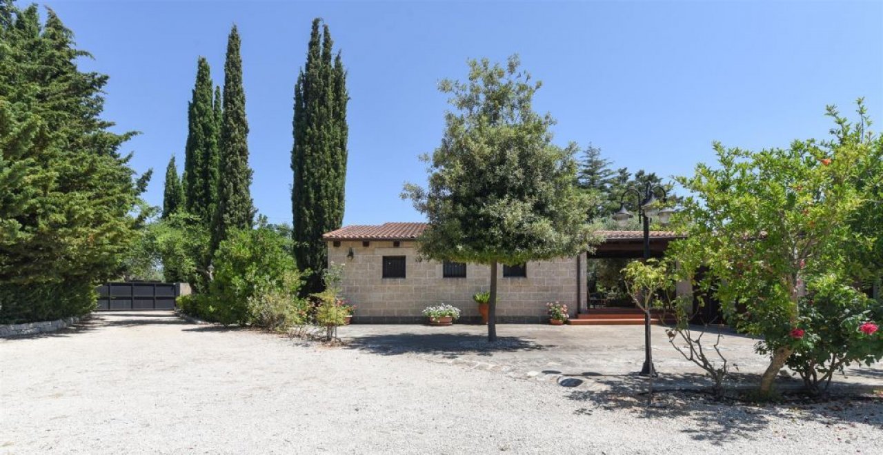 For sale villa in quiet zone Conversano Puglia foto 14