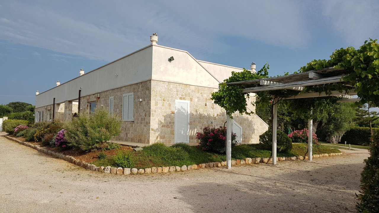 Se vende villa in zona tranquila Conversano Puglia foto 8