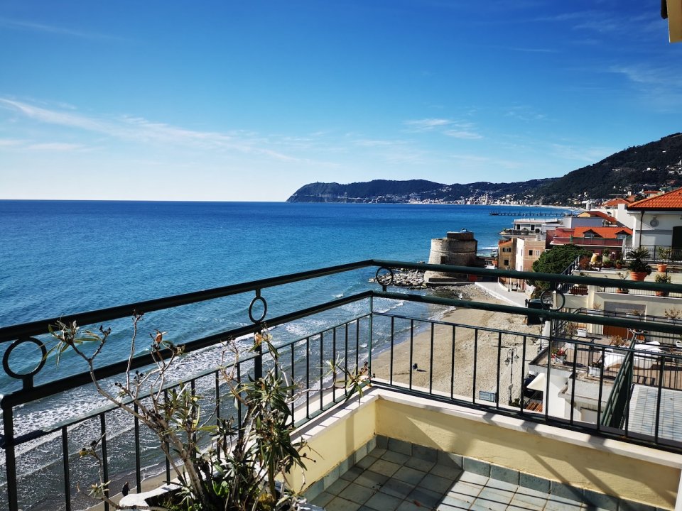 For sale apartment by the sea Alassio Liguria foto 1