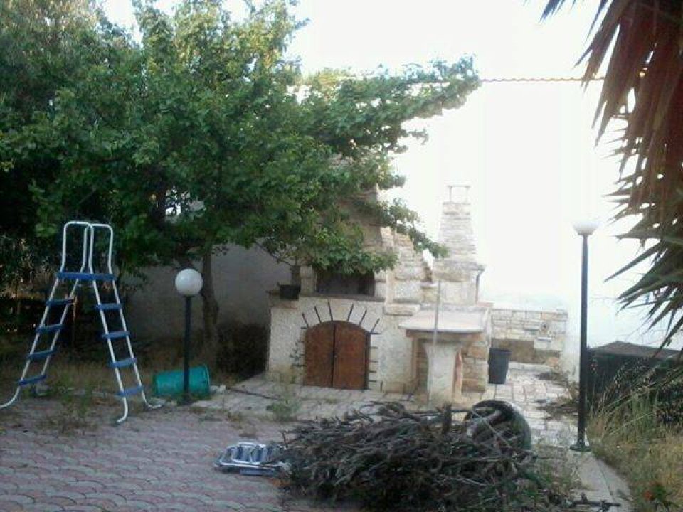 Se vende villa in zona tranquila Taranto Puglia foto 2